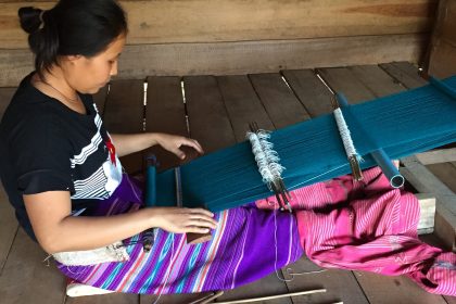 Women weaving products for the Hands to Heart Cooperative.